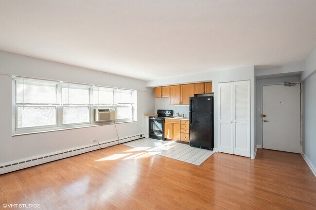 Foto del edificio - 4950 N Marine Dr