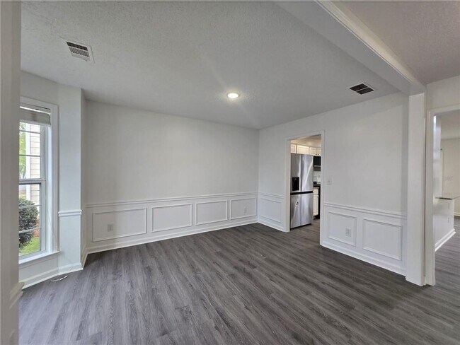 Foto del edificio - 4010 Ridgefair Dr