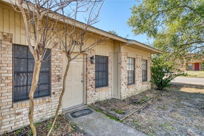 Building Photo - 1100 Taurus Cir