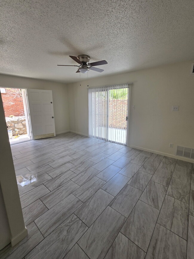 Building Photo - 6713 Escondido Dr
