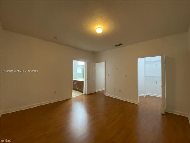 Building Photo - 4 br, 2 bath House - 3359 NE 3rd Dr