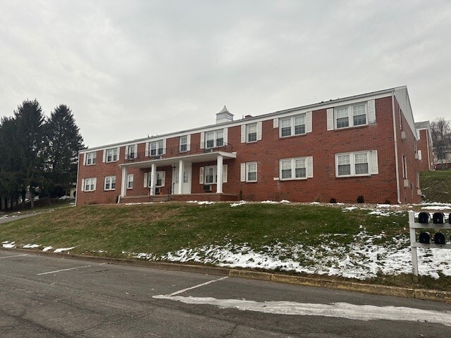 Primary Photo - 915 Country Club Dr