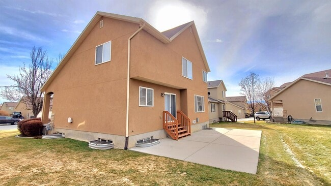 Building Photo - 483 E Apple Blossom Dr