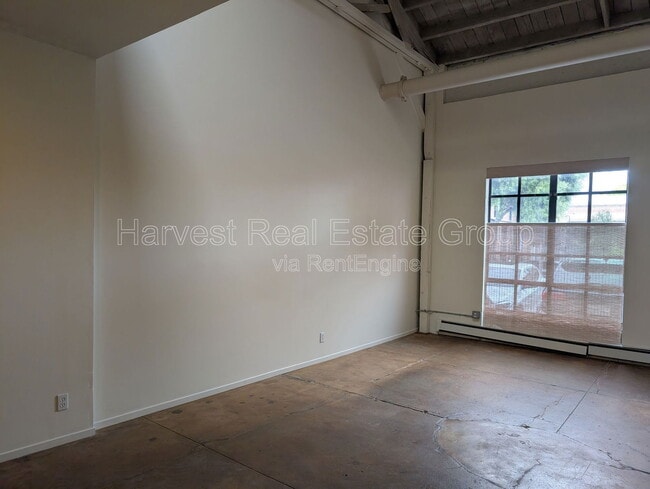 Building Photo - 1018 4th Ave
