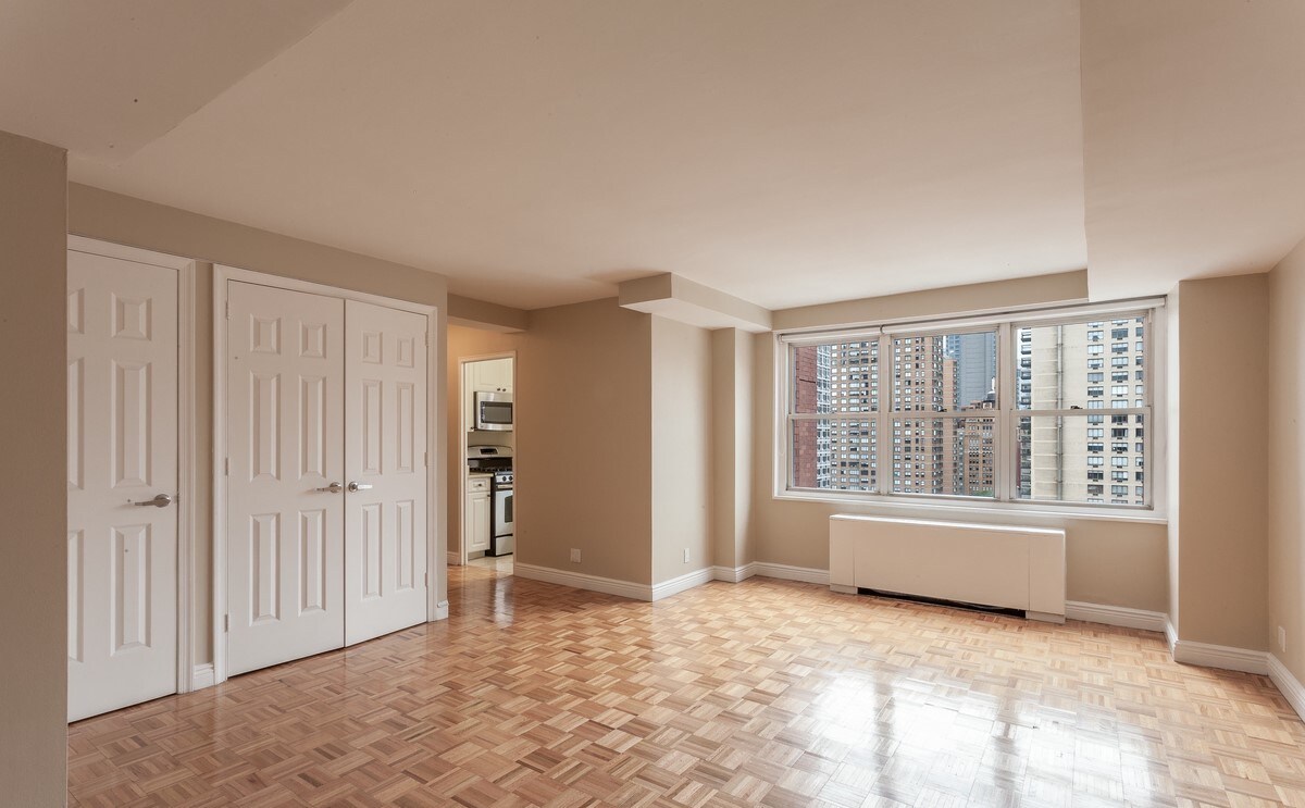 Foto principal - 201 E 31st St