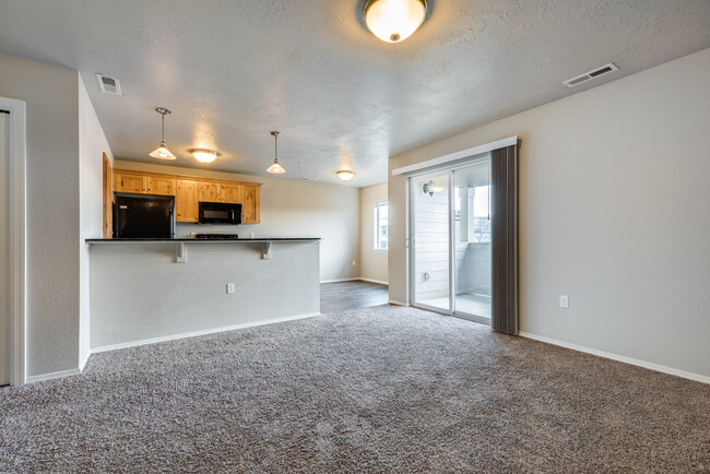 Building Photo - 880 N Maple Grove Rd