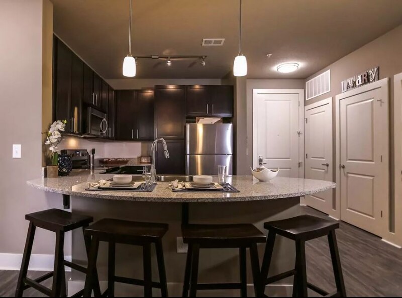 Foto principal - 930 Douglas St