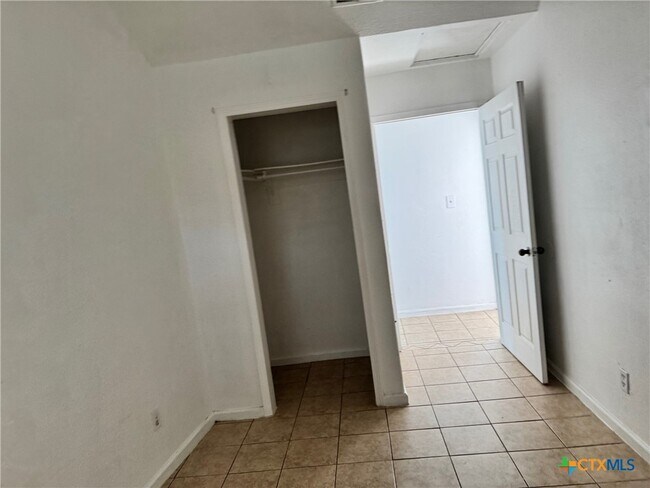 Foto del edificio - 702 San Antonio Ave