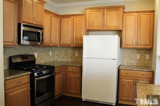 Foto del edificio - Beautiful 3BR Home in Desirable Kitts Creek RTP Location - MASTER DOWN