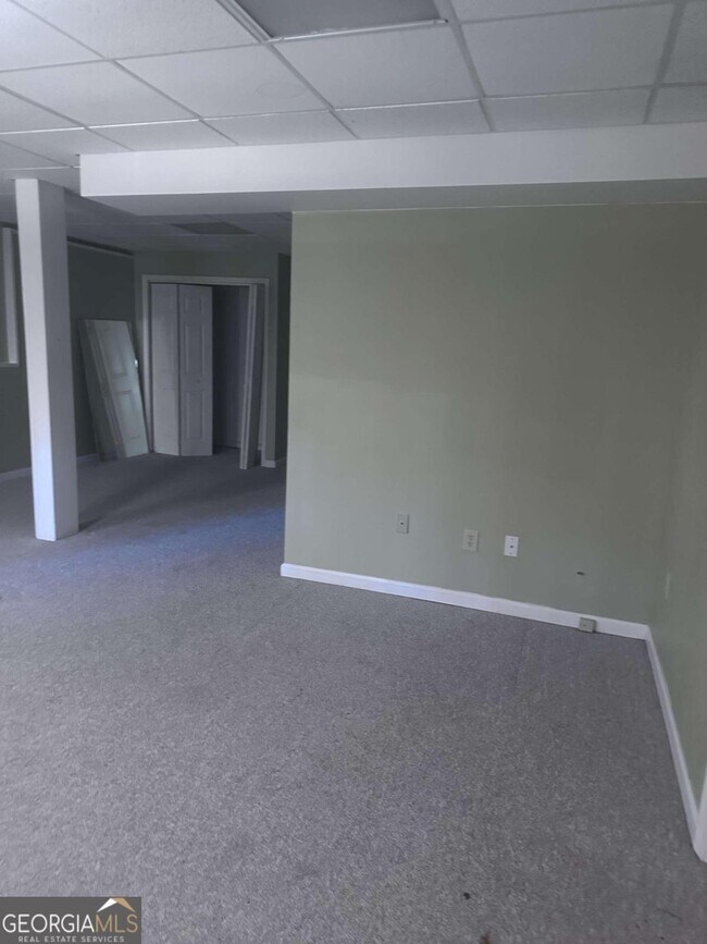 Building Photo - 2052 Perrin Dr