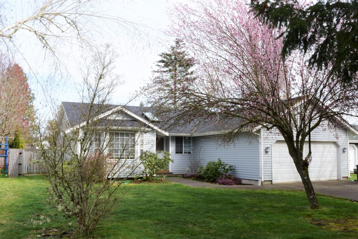 5702 Crystal Ct SE, Lacey, WA 98513 House Rental in Lacey, WA