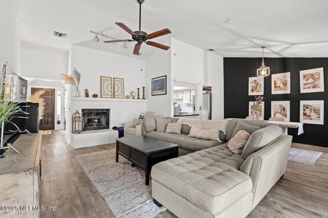 Foto del edificio - 9709 Fawn Brook Cir N