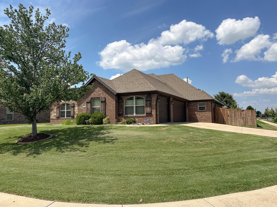 Photo - 1200 SW Willowbend Ave (Bentonville, AR)