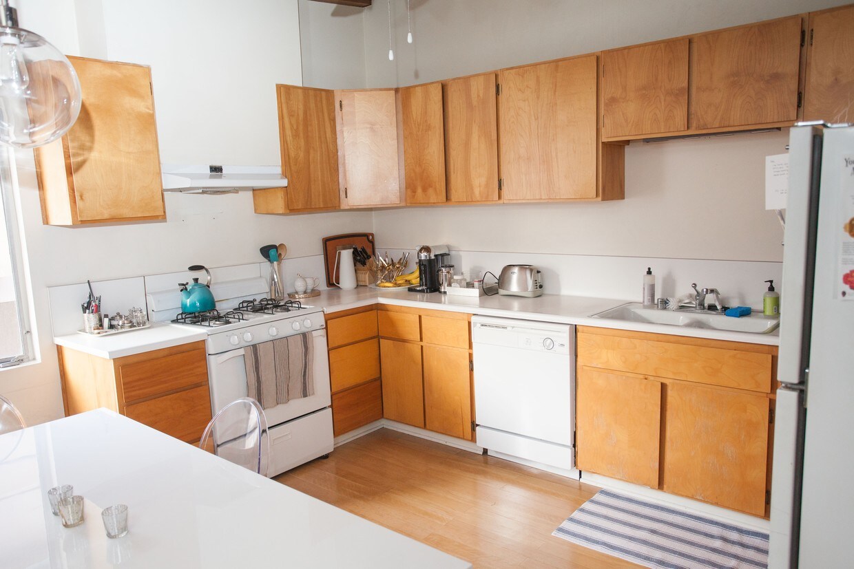 11611 Darlington Ave, Los Angeles, CA 90049 Apartments in Los Angeles