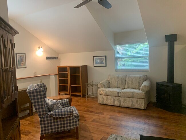 2nd floor studio - 13620 Kantorbery Ct