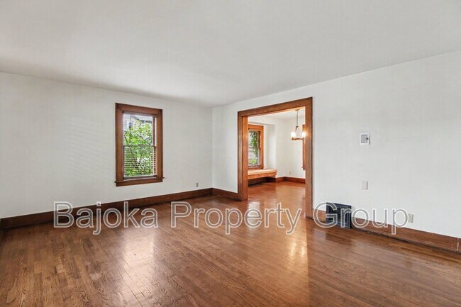 Building Photo - 127 Drace St