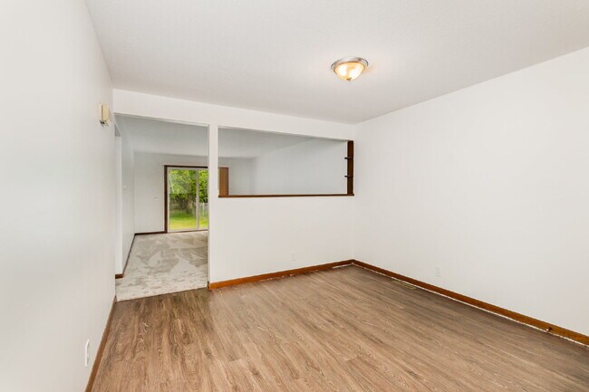 Foto del edificio - 2- Bedroom Duplex- Only $1100/Month!