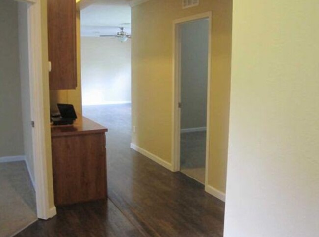 Foto del edificio - 758 Green Rd