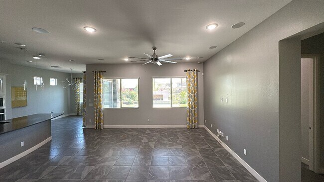 Foto del edificio - 5 bedroom 3.5 bath in Goodyear