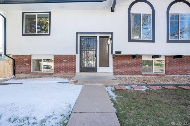 Building Photo - 7373 E Fremont Dr