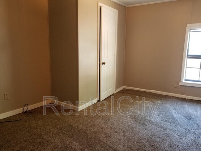 Building Photo - 1310 N 17th Ave