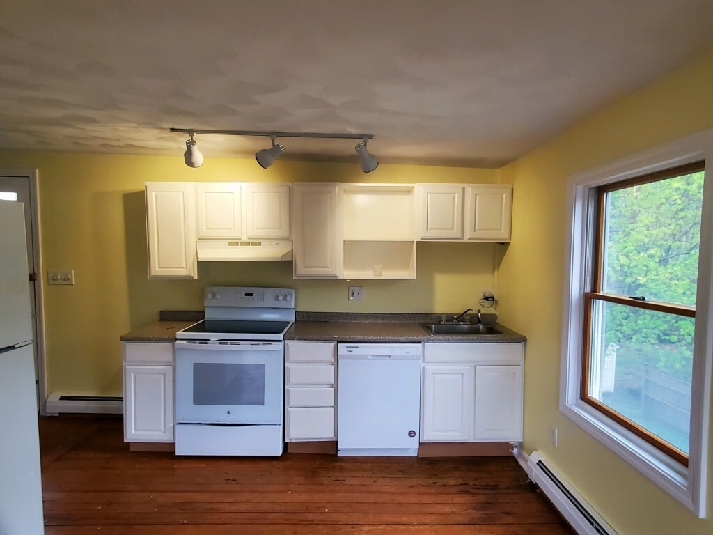 3 Henderson Ct Unit 3B Henderson Court, Rockport, MA 01966 Apartments