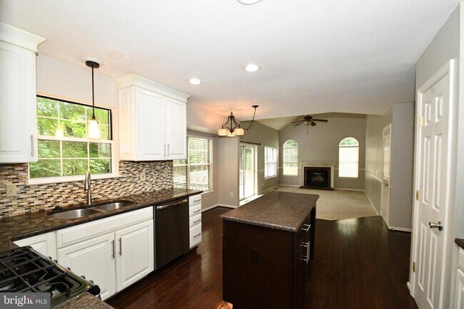 Foto del edificio - 38 Charleston Ct