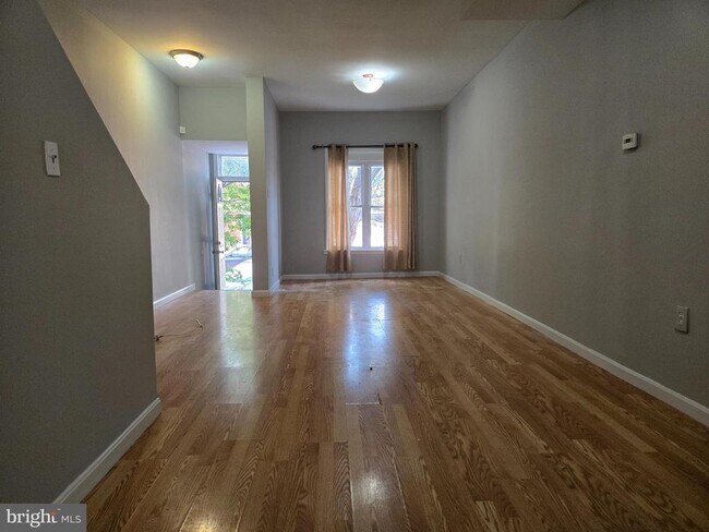 Foto del edificio - 132 N Kenwood Ave