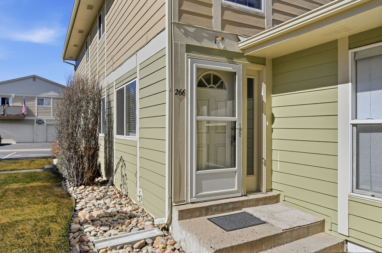 2 Bed / 2 Bath Townhome in Denver - 2 Bed / 2 Bath Townhome in Denver