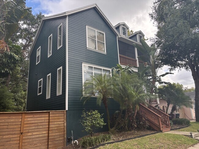Foto del edificio - 827 Meridale Ave