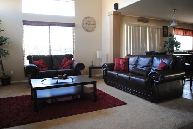 Foto del edificio - Charming 4 Bed 3 Bath Laveen Home !!