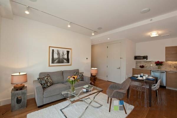 Building Photo - 301 Sullivan Pl