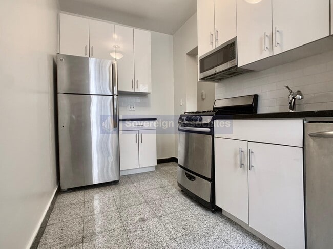 Building Photo - 282 Cabrini Blvd