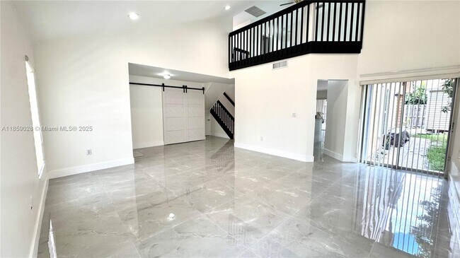 Foto del edificio - 18642 NW 54th Pl