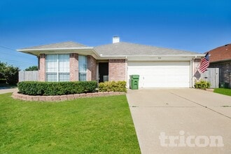 Building Photo - 7032 Rovato Dr