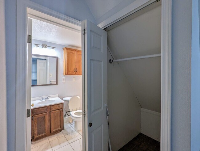 Photo - 5139 Carnegie St Apartment