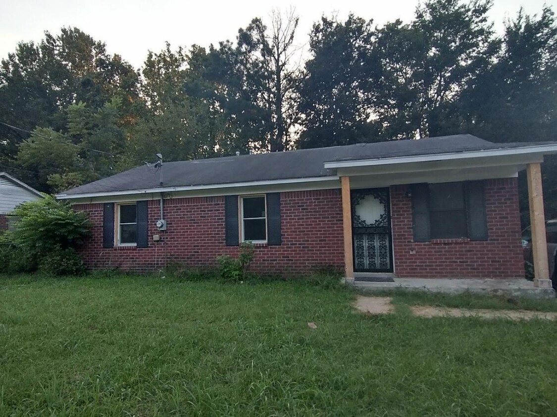 Spacious partially fenced yard. - 3063 Green Rd