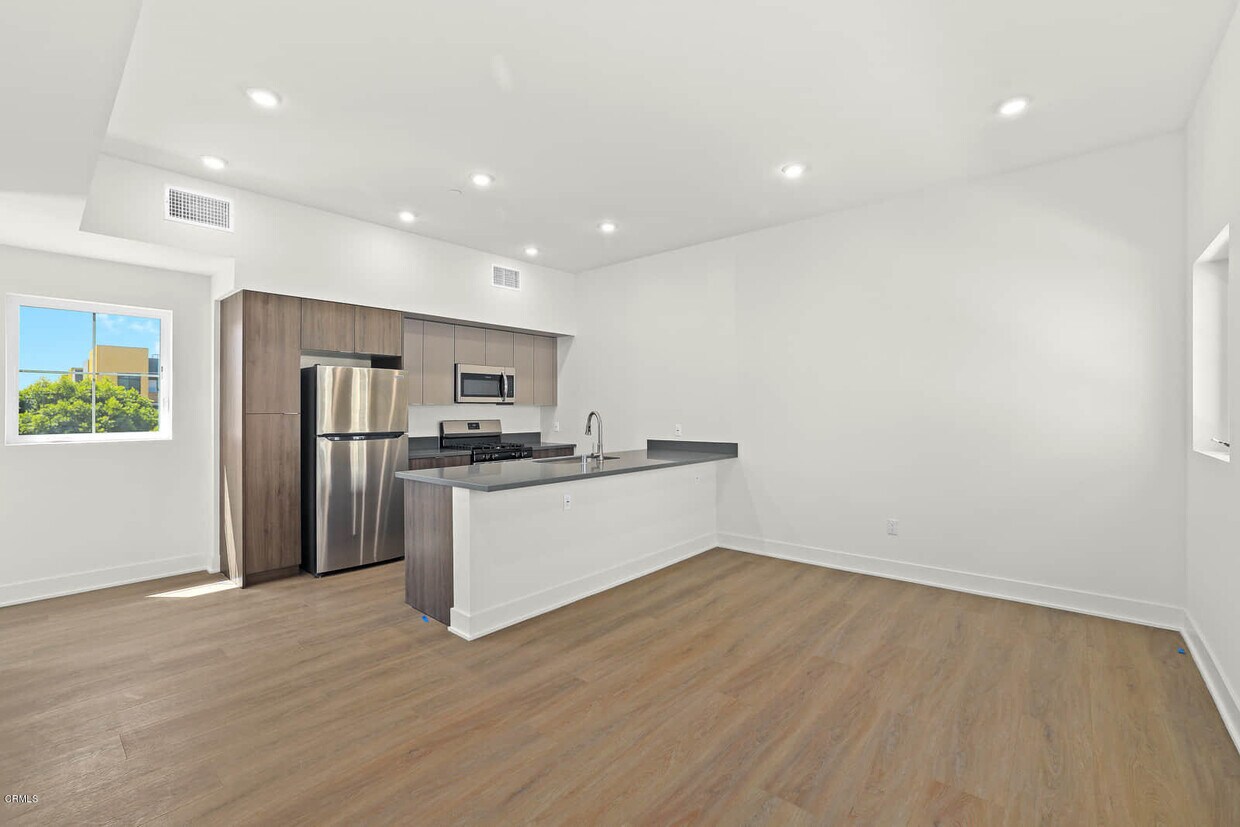 Primary Photo - 840 N Fair Oaks Ave
