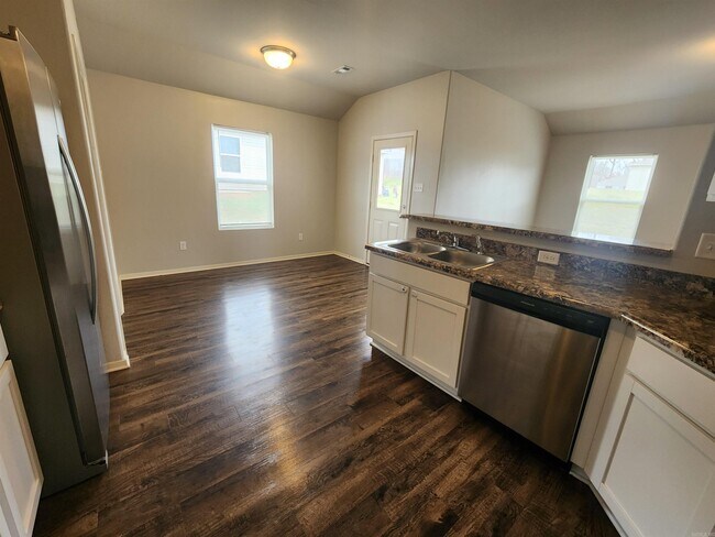 Building Photo - 2412 Kenneth Dr