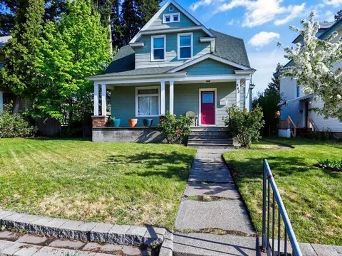 Foto principal - Charmer! 3 Bed 1.5 Bath! 1/2 OFF THE FIRTS...