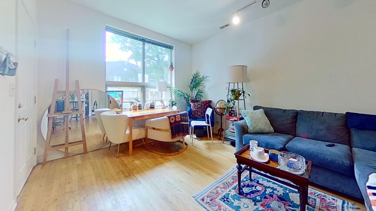 Foto principal - 2543 N Southport Ave