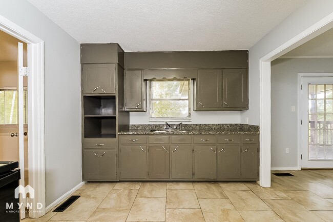 Building Photo - 1151 Oakley Dr