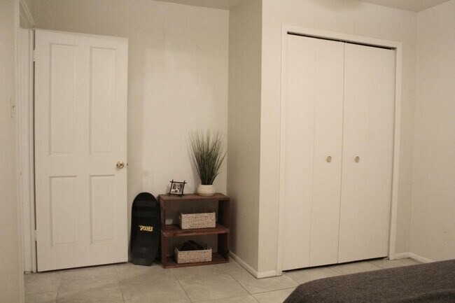 Building Photo - 1025 Alvarado SE