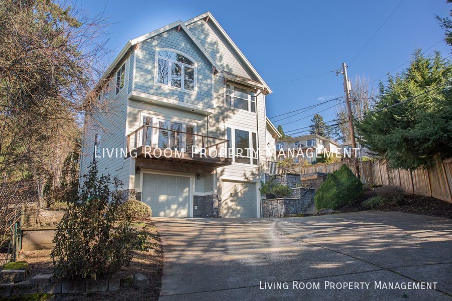 Primary Photo - 4BR Beauty with Views in Sought-After Hayh...