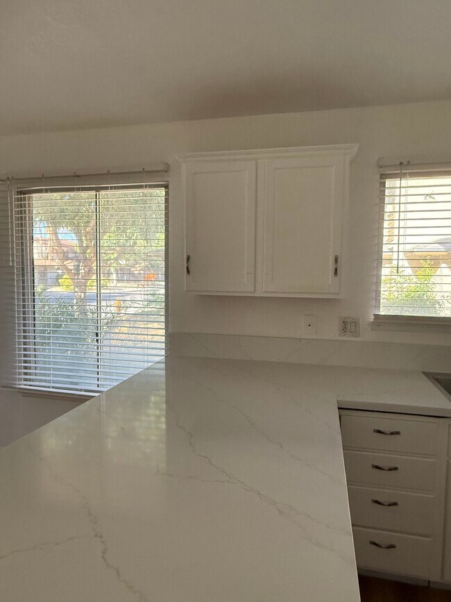 Foto del edificio - 1321 Lorilyn Ave