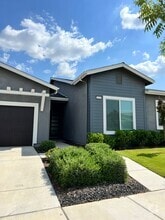 Building Photo - 2474 Bastidas Dr
