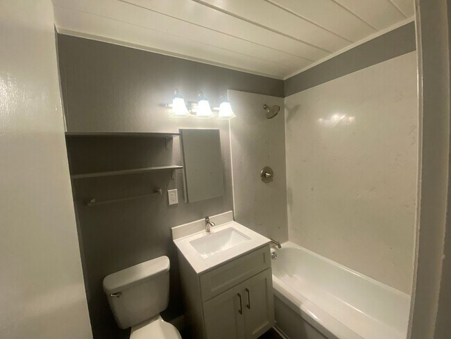 Foto del edificio - 1475 Marclair Dr