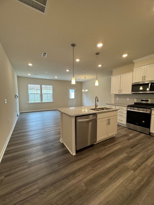 Building Photo - Brand new 3BR 2.5BA Townhome with Washer/D...
