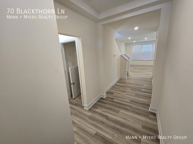 Building Photo - 70 Blackthorn Ln