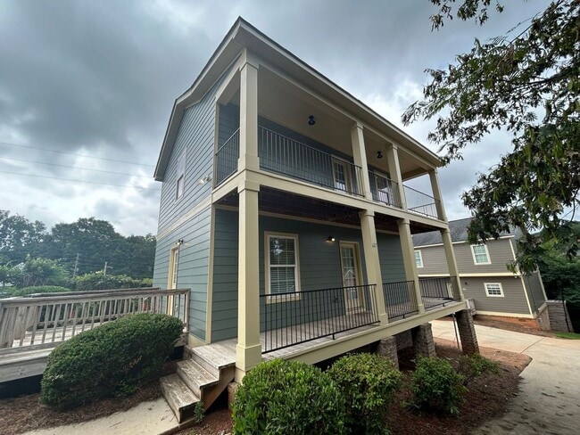 Building Photo - PRE-LEASING FOR AUGUST 2026!